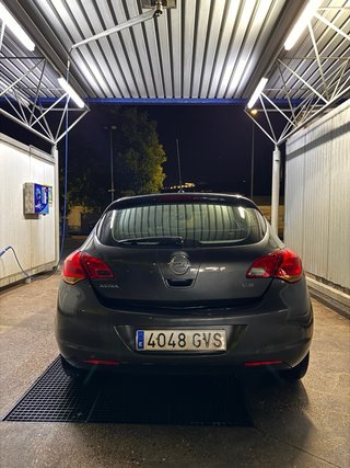 Opel Astra J Año 2012 125cv Gris metalizado