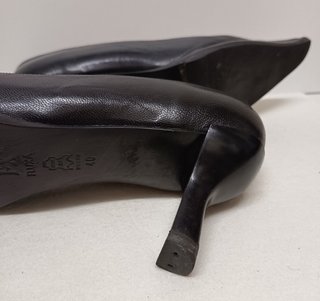 Zapatos de salón negros Fluxá T40