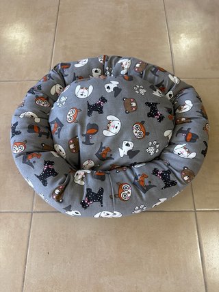 Cama redonda para mascotas con estampado
