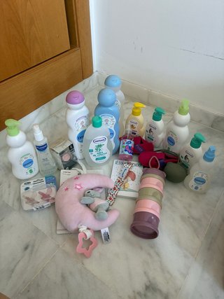 Lote de cosas para bebé