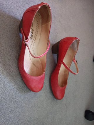 Zapatos de piel rojos Laura Azcona mujer