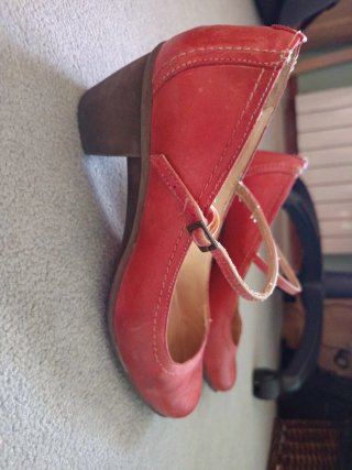 Zapatos de piel rojos Laura Azcona mujer