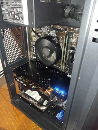PC RYZEN 7 1800X, 16GB, RX 590 8GB.