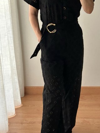 Mono negro Zara bordado