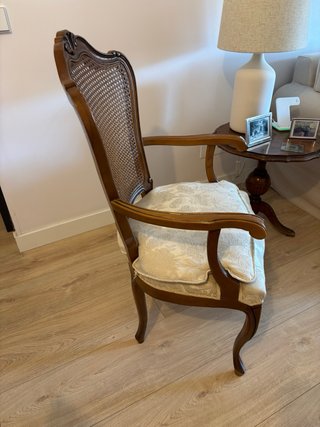 Poltroncina ausiliaria in rattan e legno imbottita