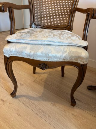 Poltroncina ausiliaria in rattan e legno imbottita