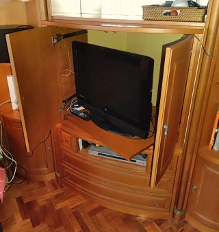 Mueble Boisserie Madera Nogal y Cristal