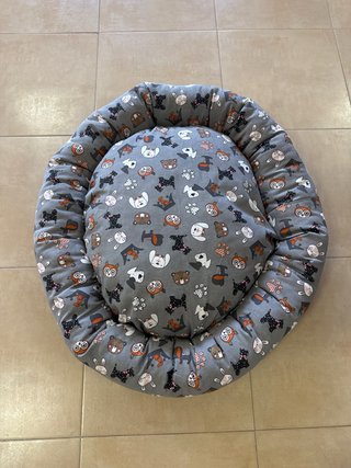 Cama redonda para mascotas con estampado