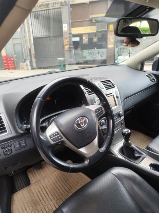Toyota Avensis 2012