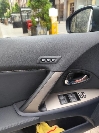 Toyota Avensis 2012