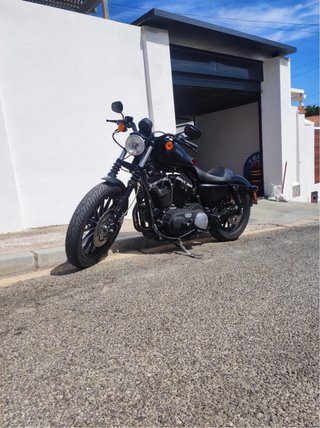 Harley-Davidson Negra - 883