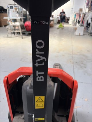 Transpaleta Eléctrica BT Tyro LHE130 1.300kg Litio