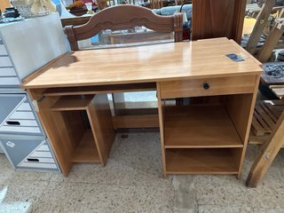 Escritorio de madera