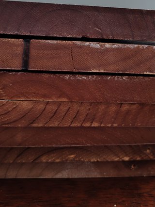 Estantería de madera maciza