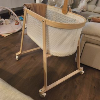 Mini cuna Ikea con ruedas