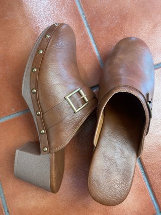 Zuecos marrones talla 39
