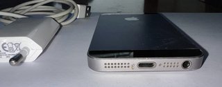 iPhone SE Negro/Plateado con Cargador