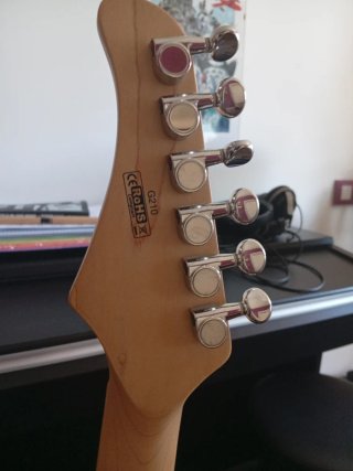 Pack Guitarra Eléctrica Cort y Amplificador Peavey