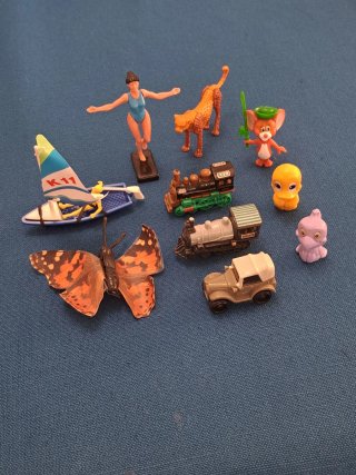 10 Sorpresine Kinder Assortite