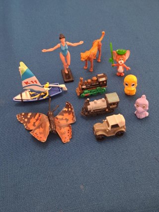 10 Sorpresine Kinder Assortite