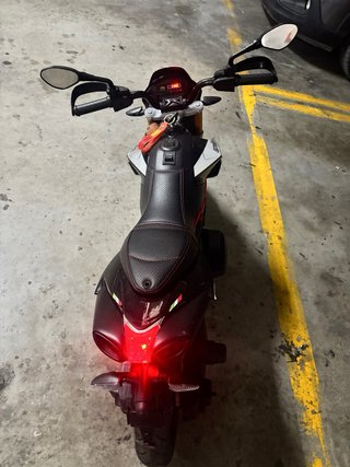 Moto infantil Aprilia Negra y Roja