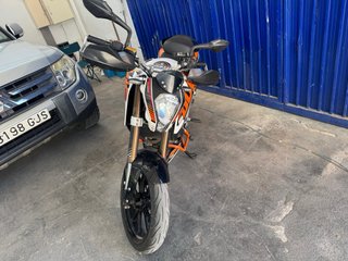 KTM 125 Duke Negra y Naranja