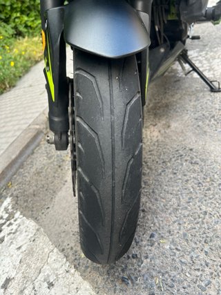 Kawasaki Z125 ABS 2021 Negra y Verde