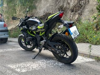 Kawasaki Z125 ABS 2021 Negra y Verde