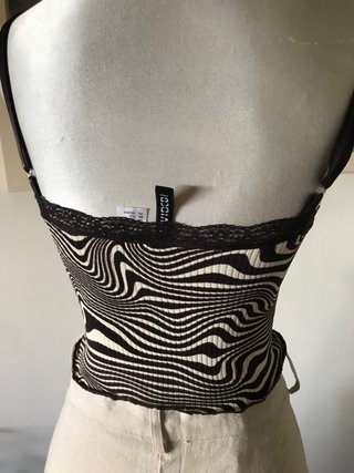 Camiseta tirantes con encaje y estampado