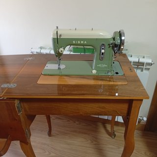 Máquina de coser Sigma antigua