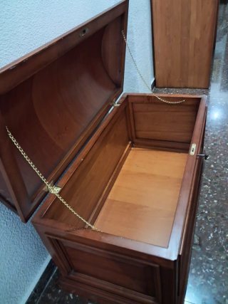Arcón de madera maciza estilo baúl