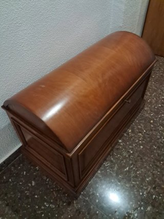 Arcón de madera maciza estilo baúl