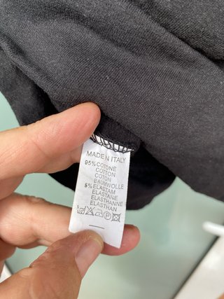 Vestido negro con flecos y tachuelas