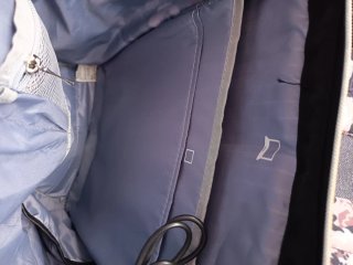 Mochila Kroser floral negra y rosa