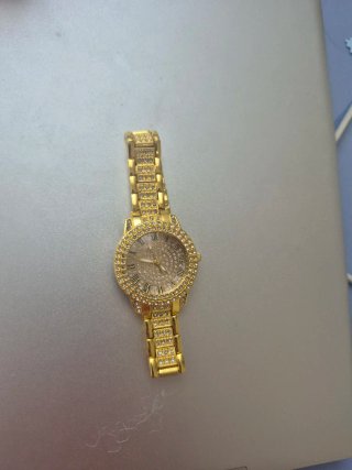 Reloj Dorado Acero Inoxidable con Cristales