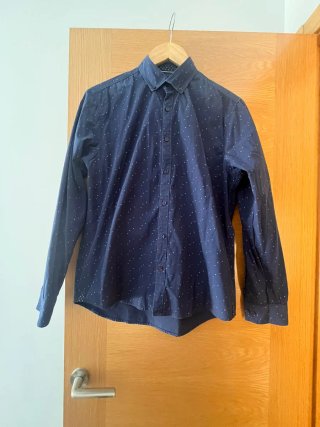 Camisa azul estampada