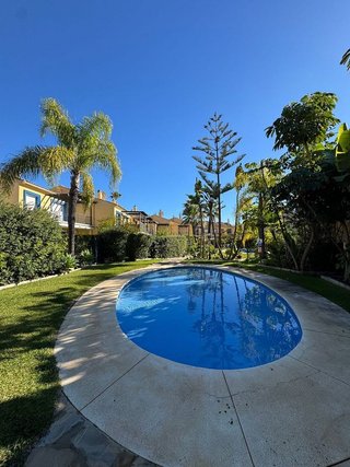Casa adosada en venta en Puerto Banús en Marbella