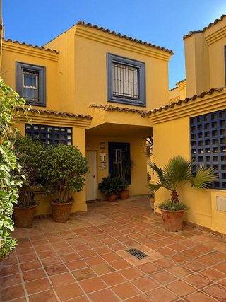 Casa adosada en venta en Puerto Banús en Marbella