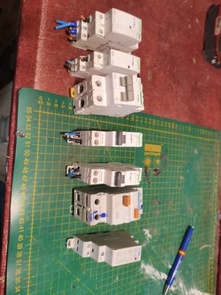 Schneider Electric ICT 01KM2, diferencial, automát