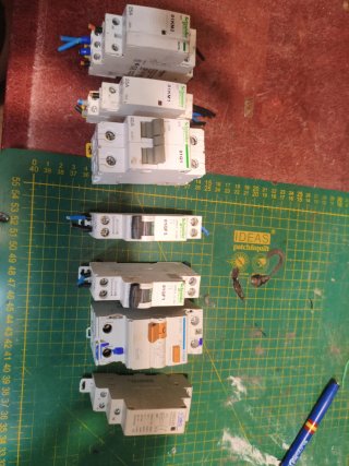 Schneider Electric ICT 01KM2, diferencial, automát