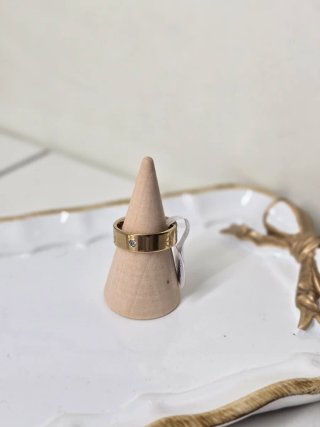 Anillo dorado con circonita