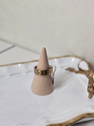 Anillo dorado con circonita
