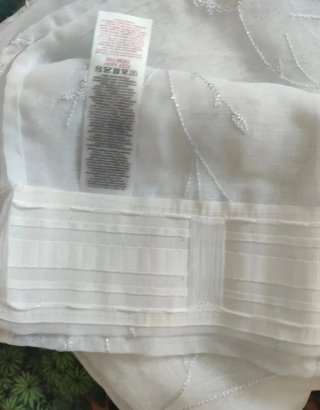 Cortinas blancas bordadas