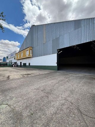 Nave industrial en alquiler en Valdepeñas