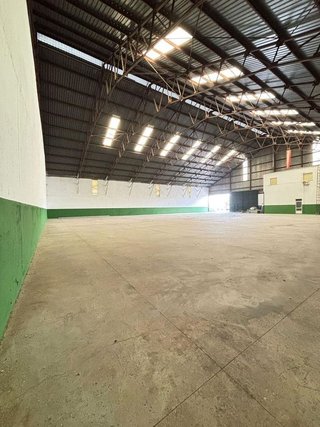 Nave industrial en alquiler en Valdepeñas