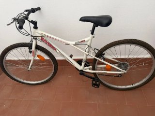 Bicicleta infantil blanca