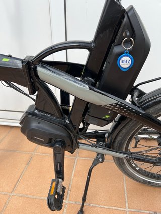 Bicicleta eléctrica plegable negra