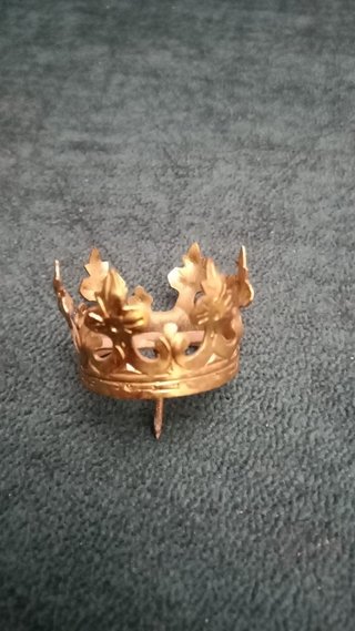 Corona de plata dorada