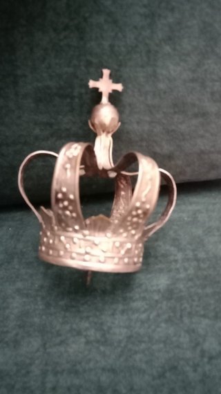 Corona de plata dorada