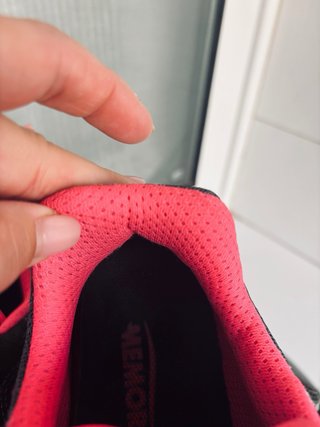 Zapatos de seguridad grises y rosas